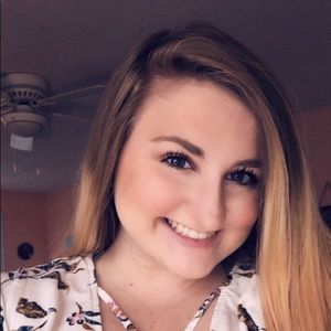 Meet your Posher, Abby